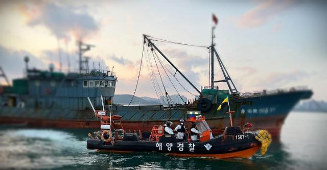 韩泰安海警扣押一艘非法捕捞中国渔船