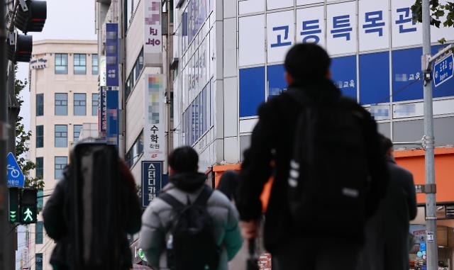 韩国“共存模式”下学校成感染重灾区 青少年确诊激增