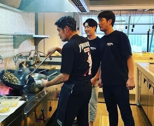[아주 돋보기] 블로거부터 셀럽까지…정용진의 주방엔 특별한 것이 있다