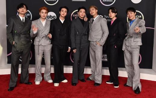 BTS亮相美国AMA颁奖礼红毯 入围三项大奖