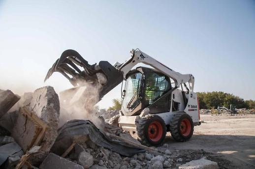 [브랜드 이야기] 두산의 ‘두산밥캣’, 이유 있는 세계 최초·최고 장비社 명성