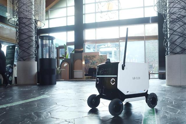 LG Electronics showcases AI-based resort management solution using four-wheeled robot