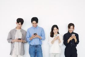 Phong cách sử dụng điện thoại thông minh của gen Y và gen Z Hàn Quốc
