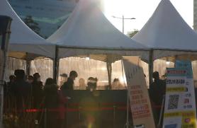 Số ca nhiễm COVID-19 ở Hàn Quốc tiếp tục giảm (3717 ca)…Tỷ lệ tiêm vắc xin mũi 3 với người lớn tuổi tăng cao