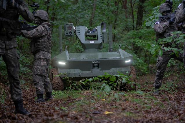 Combat deployment of unmanned military ground vehicles begins after 6-month test