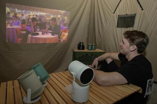 MZ세대 환심 경쟁…삼성 vs LG, 이동형 스크린 승자는 나야 나