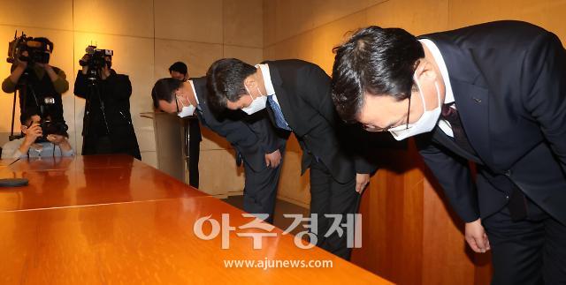 [포토] 김진욱 공수처장, 항의 받으며 법사위 출석