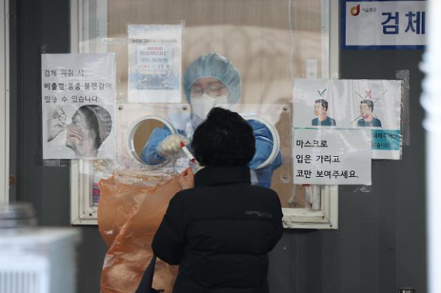 韩国日增新冠确诊病例首破2万 明将实施新诊疗体系