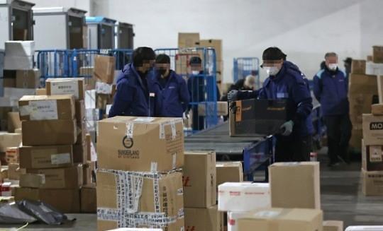 韩国非工薪劳动者突破700万 物流从业者飙升10万