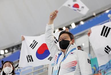 [2022 베이징 동계올림픽] 김민석 응원하는 황희 장관