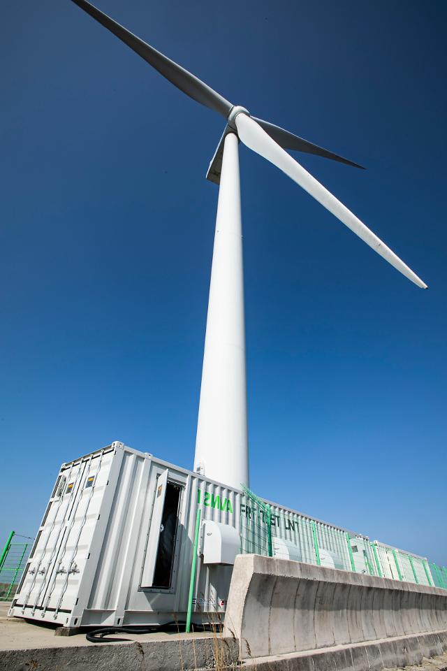 Researchers develop ride through test equipment for worlds largest wind power generator