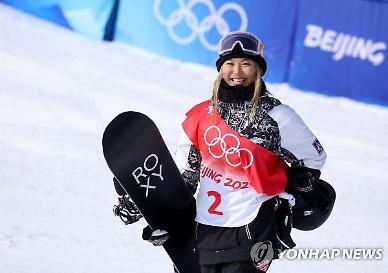 [2022 베이징 동계올림픽] 올림픽 2연패 클로이 김, SNS에 아이고, 내 엉덩이
