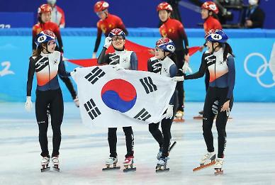 [2022 베이징 동계올림픽] 은메달 획득하는 여자 쇼트트랙 대표팀