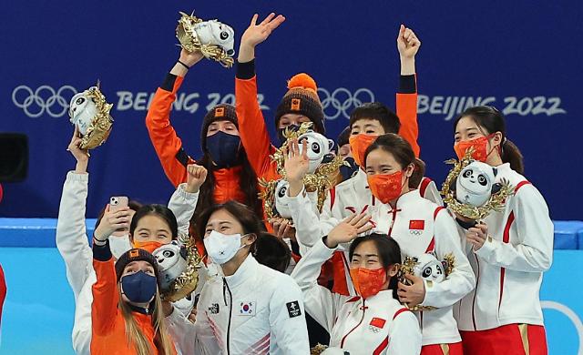 文在寅发贺电祝贺韩国女子短道速滑3000米接力摘银