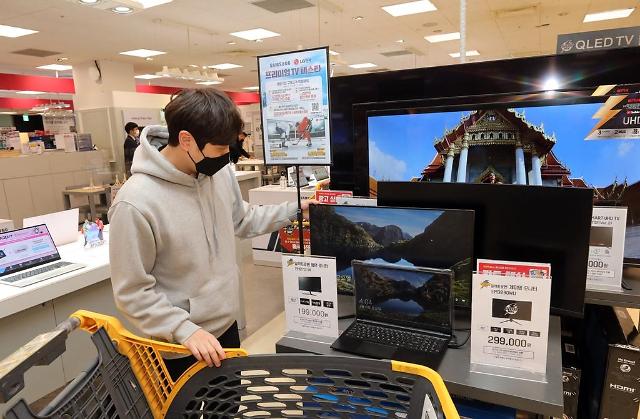 Prolonged COVID-19 pandemic boosts sales of PC monitors and TVs: market data