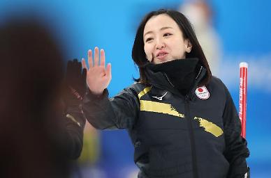 [2022 베이징 동계올림픽] 하이파이브하는 후지사와 사쓰키
