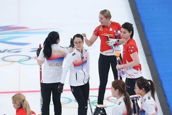 여자 컬링, 스위스에 4-8 패…4강행 다시 불투명