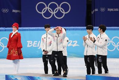 [2022 베이징 동계올림픽] 은메달 세리머니로 방탄소년단 댄스 선보이는 곽윤기