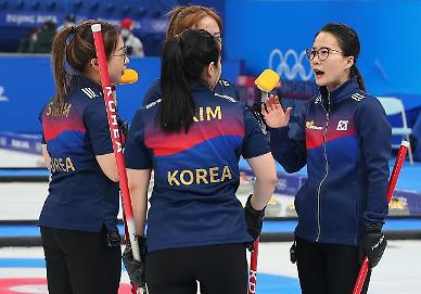 [2022 베이징 동계올림픽] 한국 컬링, 덴마크에 짜릿한 역전승…4강 희망 살렸다