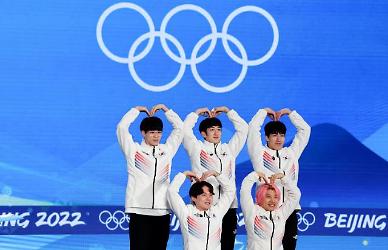 [2022 베이징 동계올림픽] 쇼트트랙 남자계주 대표팀, 오륜기 세레머니