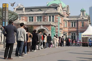 확진자 폭증에 바닥나는 생활지원비... 기다리는 시민만 발동동