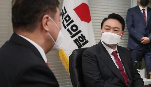 베이징과 소통 가능한 채널부터 새로 만들어야