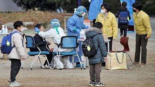 韩3名儿童青少年中就有1人新冠确诊 10岁以下儿童确诊近一半