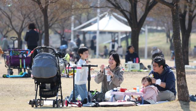 报告：过去9年韩国低收入家庭生育率降幅明显