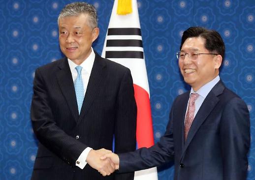 [한·중 우호적 분위기] 북핵수석 협의 이어 왕치산 축하사절 검토