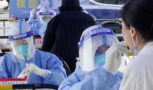 [차이나리포트] 코로나검사 15분 생활권 만드는 중국…14억 인구 검사비용은?