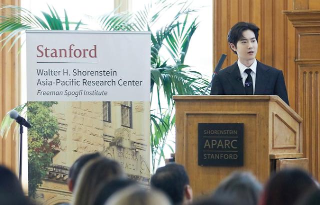 EXO成员SUHO在斯坦福大学发表演讲