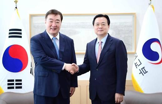 韩外交部副部长会见中国驻韩大使邢海明