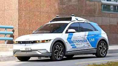 Pilot car-hailing service using self-driving electric vehicles begins in crowded urban district 