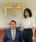 왜 정치권은 김건희 행보를 주시‧우려하는가