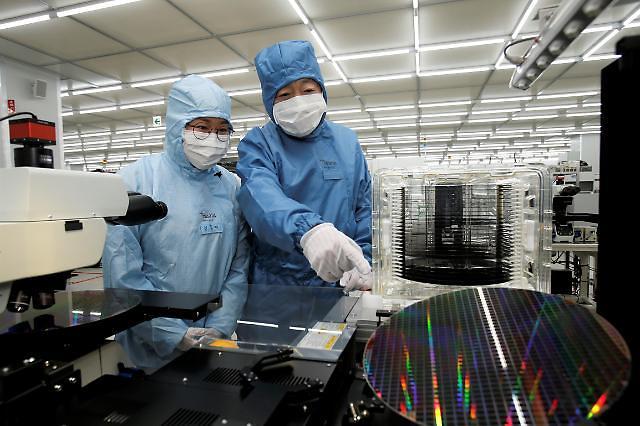Doosan Group makes new investment to nurture semiconductor unit as global player