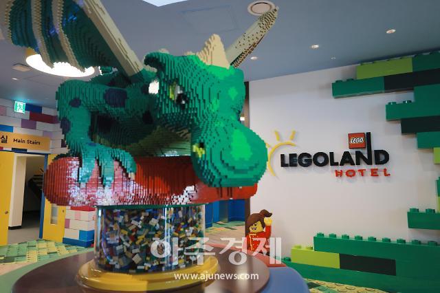 [포토] 레고 드래곤이 맞이하는 레고랜드 호텔 로비