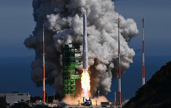 S. Korea achieves goal of putting actual satellites into orbit with homegrown space rocket
