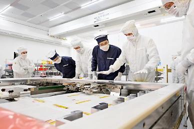 [삼성 세계 최초 3나노 양산] 기술 삼창 외친 이재용...TSMC 잡을 신무기로 판세 뒤집나