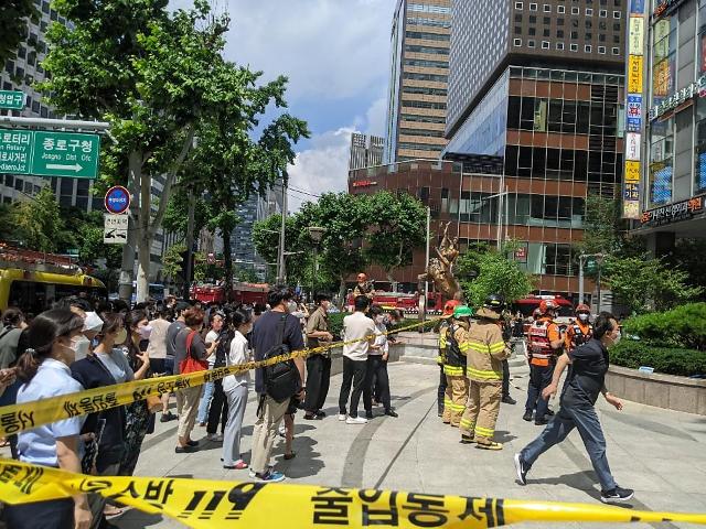 [속보] 서울 종로 르메이에르 빌딩 흔들…소방당국 시민들 긴급 대피
