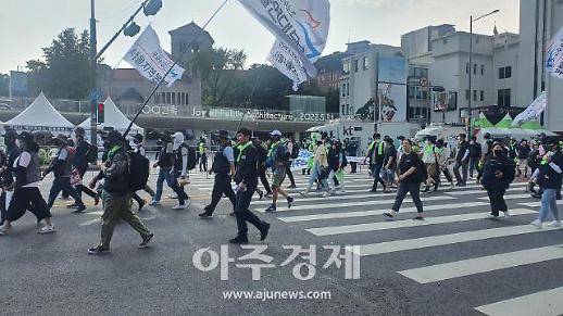 재유행 조짐 보이는 코로나...시민들은 안전불감증