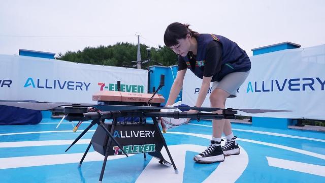 7-Eleven demonstrates drone delivery service for vacationers near Seoul