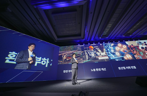 ​엔데믹에도 후끈한 프로젝터 시장…업계, 가정·상업용 수요 모두 잡는다