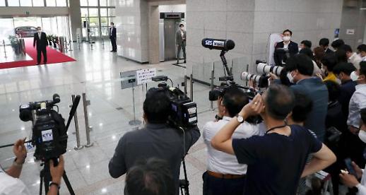 국민 2000명이 꼽은 도어스테핑 대체어는 출근길 문답 약식 문답