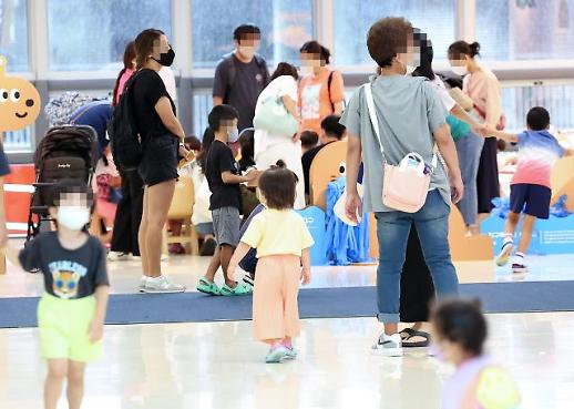 父母不满教育专家反对 韩国拟降低入学年龄门槛遇阻力