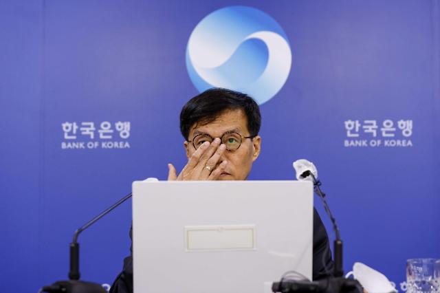 블룸버그 "한국 등 신흥국, 환율 방어에 금리인상보다 외환보유고"  