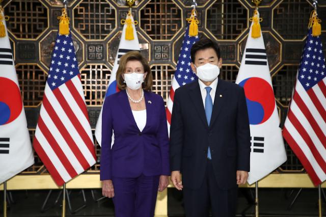 美国众议院议长佩洛西访韩 会晤韩国会议长金振杓