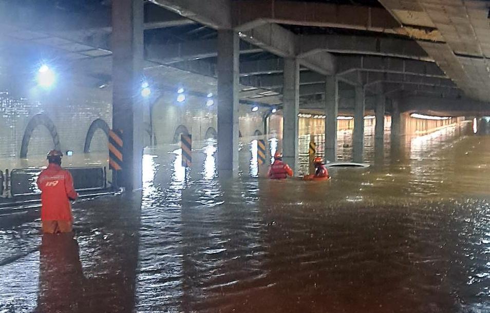 韩国遭遇罕见暴雨已致8人死亡