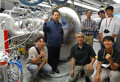 Cryogenic vacuum chamber shipped for ground test of NASAs space telescope  