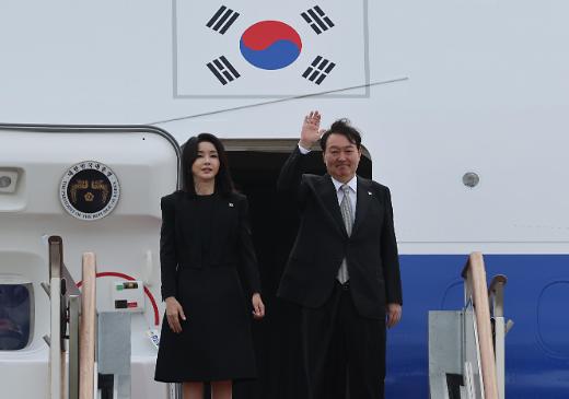 韩总统尹锡悦开启英美加三国巡访之旅
