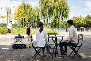      Woowas food delivery robot deployed for first outdoor commercial service at lake-side public park